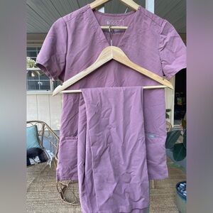 FIGS Set XS Mauve V-Neck Scrub Top and Tall Wide Leg Pants